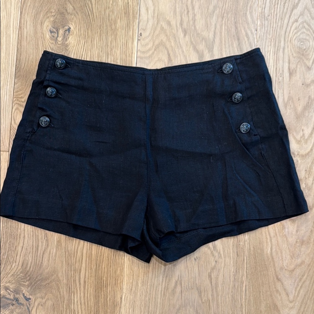 Black Button-Detail L’AGENCE size 31 linen short